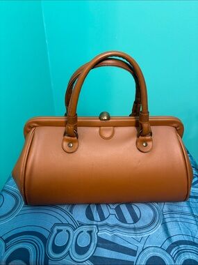 Verdi Vintage Pleather Top-Handle structured leather lined Handbag